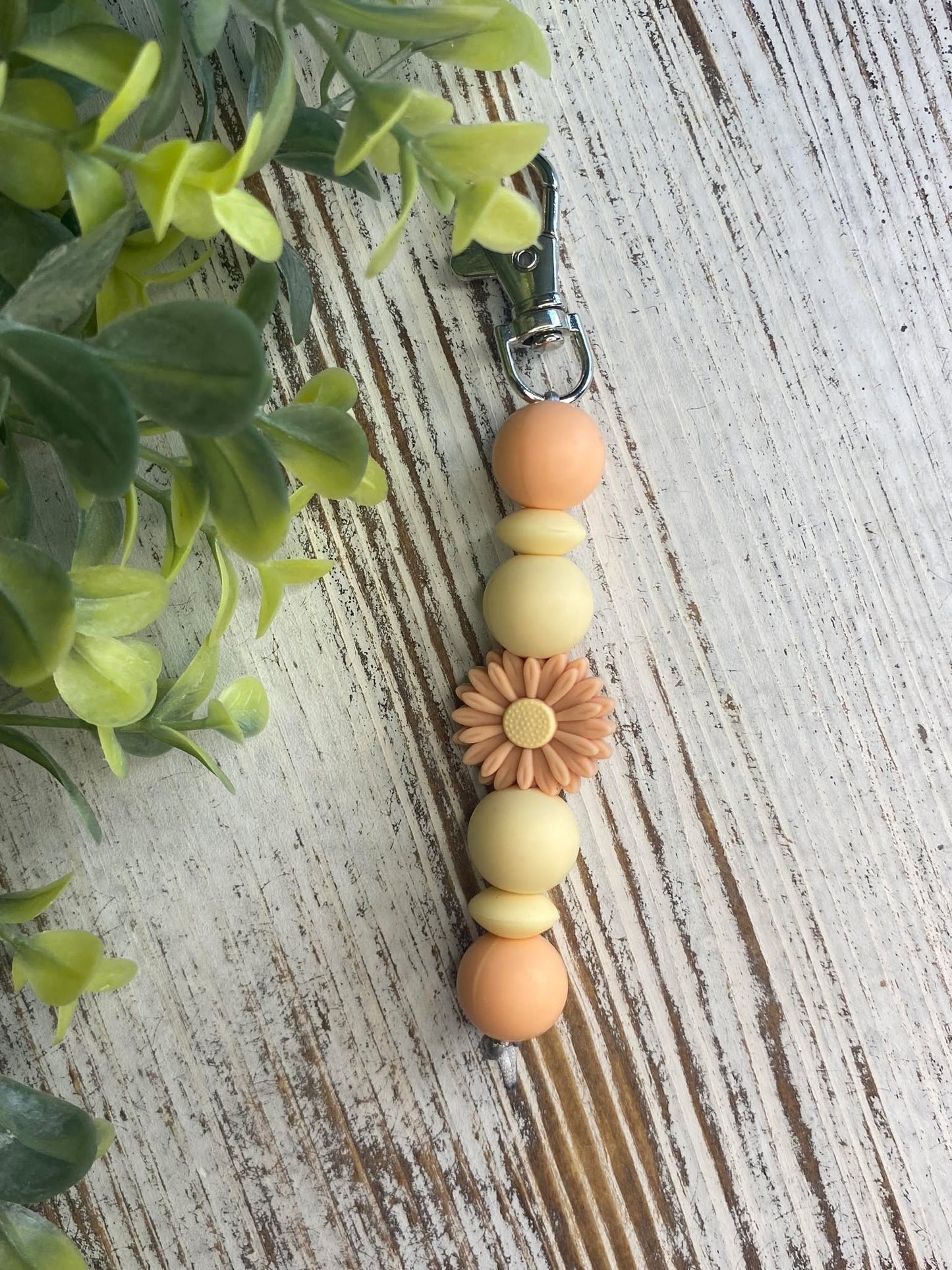 Peach Daisy Keychain